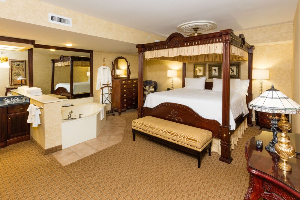 Presidential Suite, 1 King Bed, Non Smoking - Photo 1