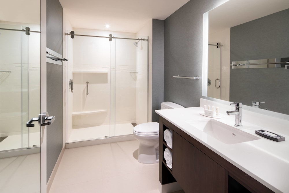 Studio Suite, Multiple Beds thumbnail 6