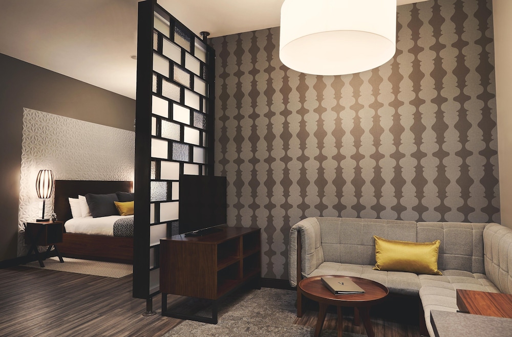 Suite (Hideaway)
