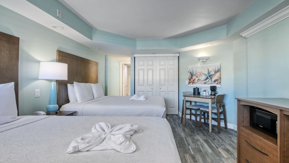 Room, 2 Queen Beds, City View - Photo 4