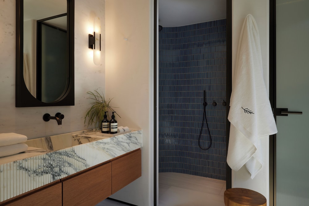 Executive Room Side Or Front Sea - Photo 4