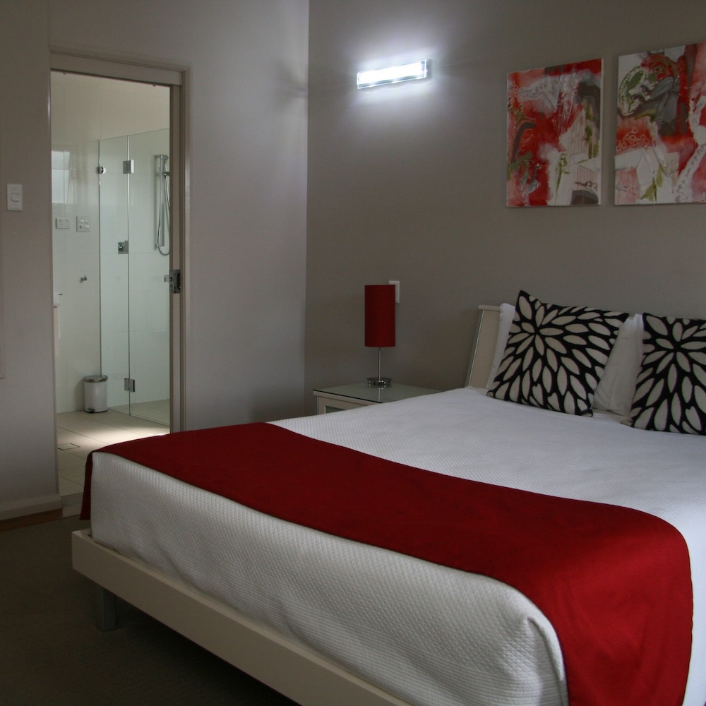 Queen Spa Suite photo 2