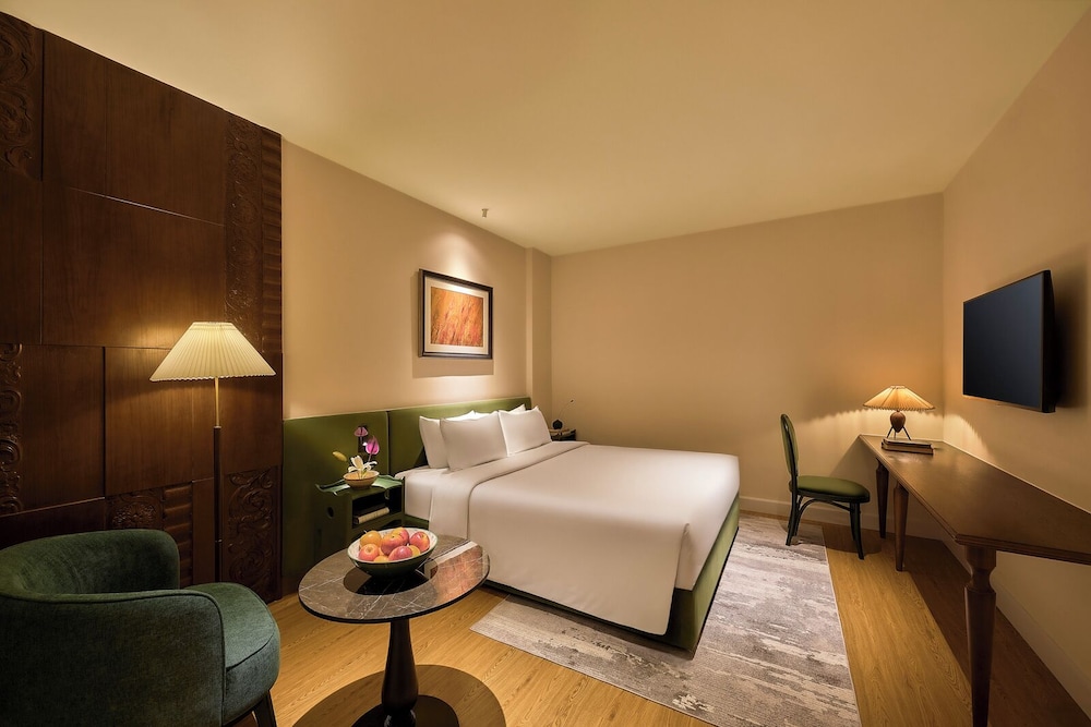 Superior Room With Bathtub (No Window)