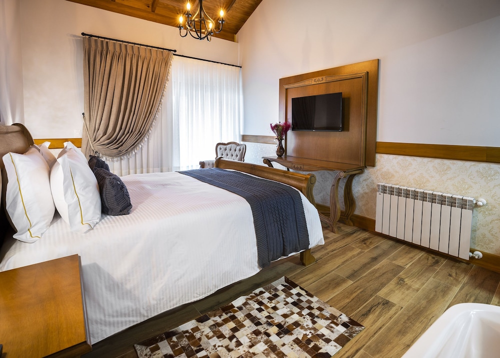 Luxury Double Room, Hot Tub photo 3