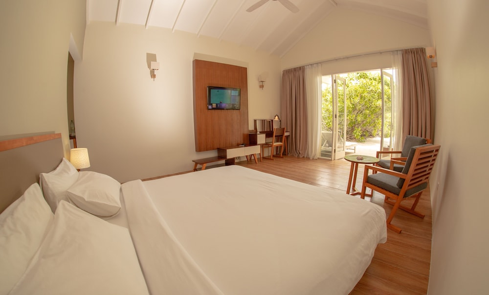 Deluxe Room, 1 King Bed, Sea View, Beachfront photo 1