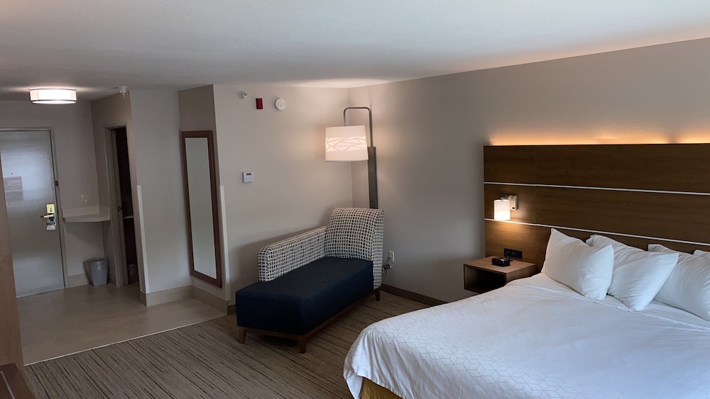 Standard Room, 1 King Bed (Extra Floor Space) - Photo 2