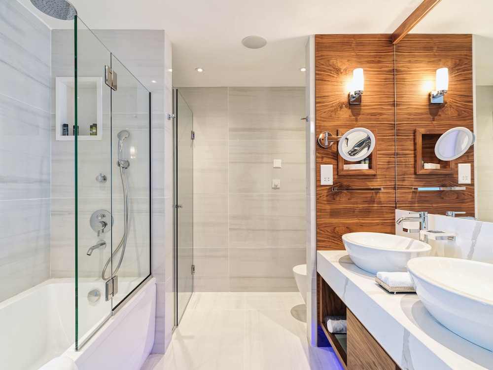 Junior Suite, Pool View - Photo 10