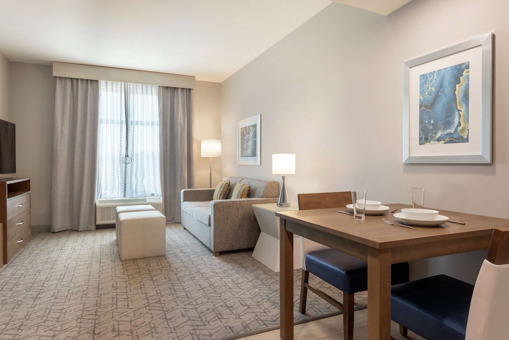 Suite, 2 Queen Beds, Accessible, Bathtub