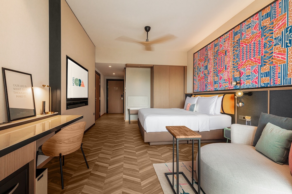 3D2N Waves of Fun - Deluxe Room with comp One-Day Tickets for 2 Adults to Adventure Cove Waterpark photo 1