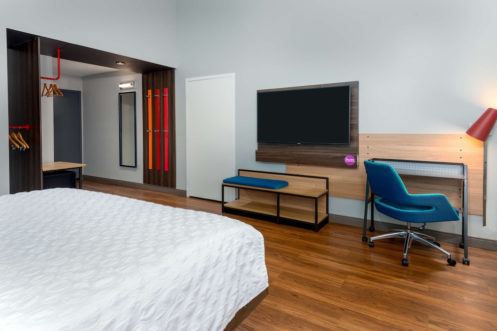 Room, 1 King Bed, Accessible, Bathtub photo 3