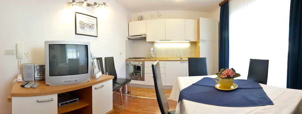 Standard Apartment, Balcony, Sea View (4+2) photo 3