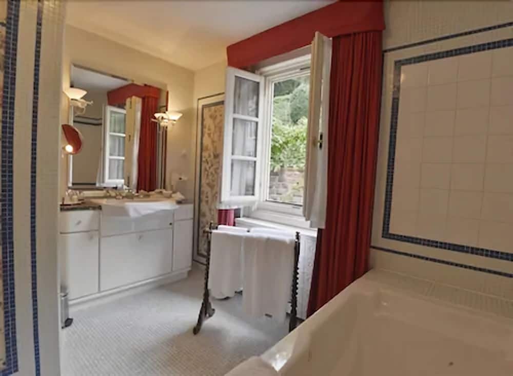 Deluxe Suite photo 3
