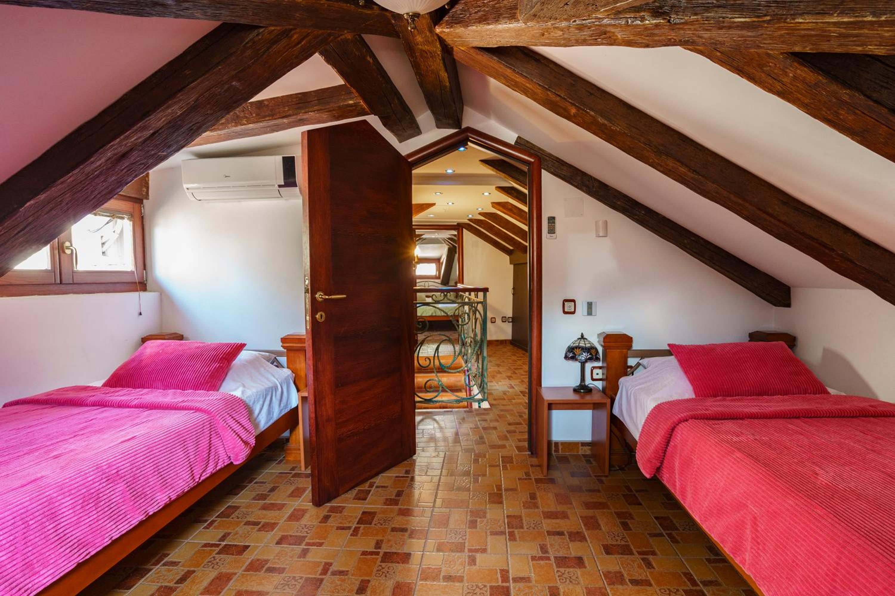 Two bedroom apartment with Balcony photo 2