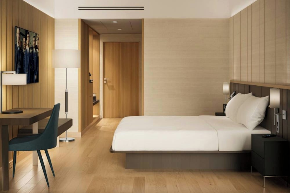 Room, 1 King Bed, City View - Photo 7