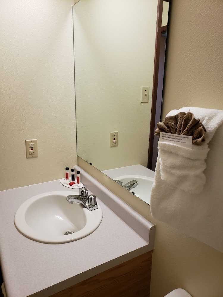 Suite, 1 King Bed, Non Smoking (Two-Room Suite) - Photo 9