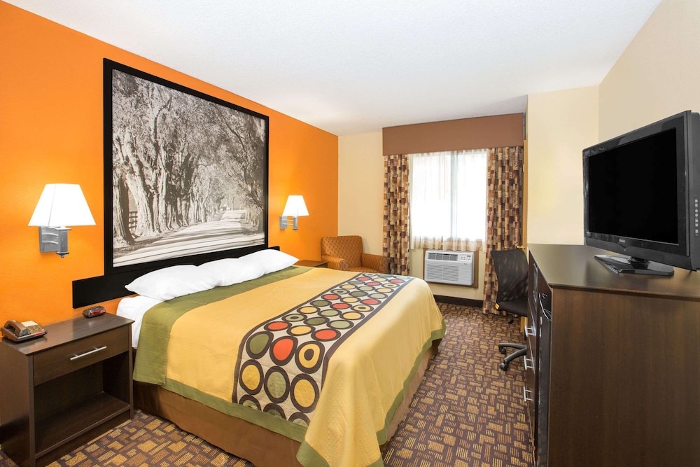 Room, 1 Queen Bed, Microwave photo 2