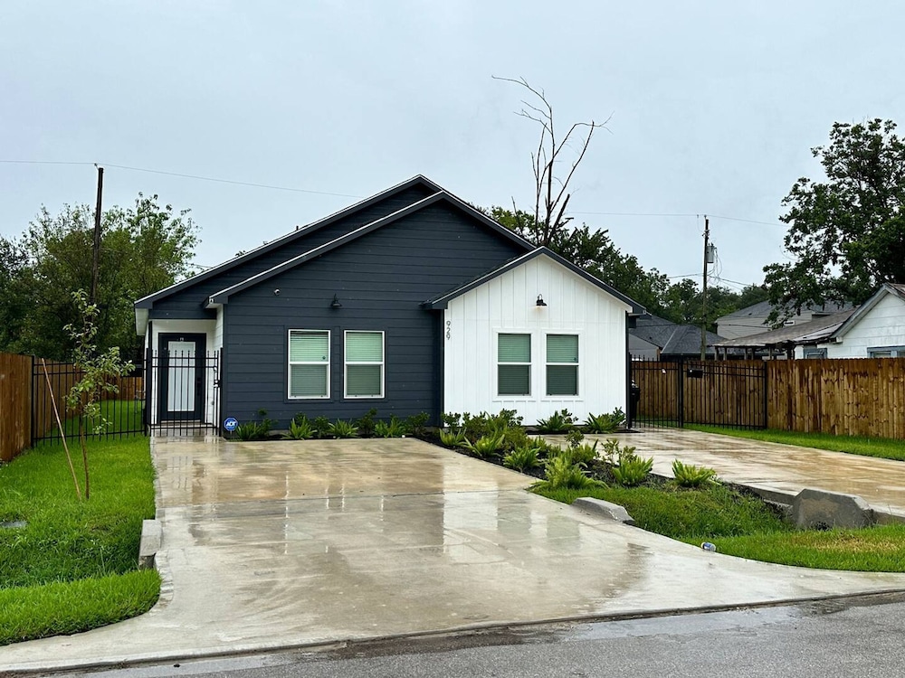 Cozy 3br Retreat With Yard, Billede 26