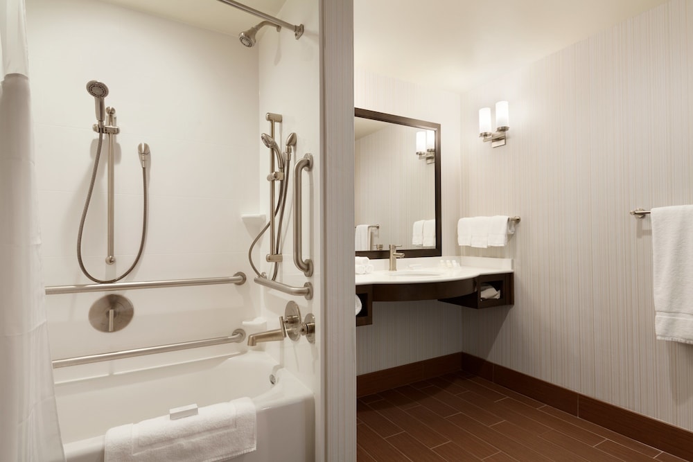 King, Accessible, Bathtub