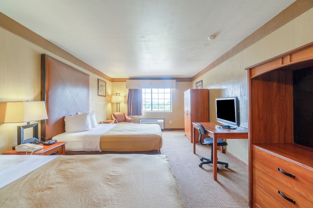 Room, 2 Queen Beds, Non Smoking - Photo 3