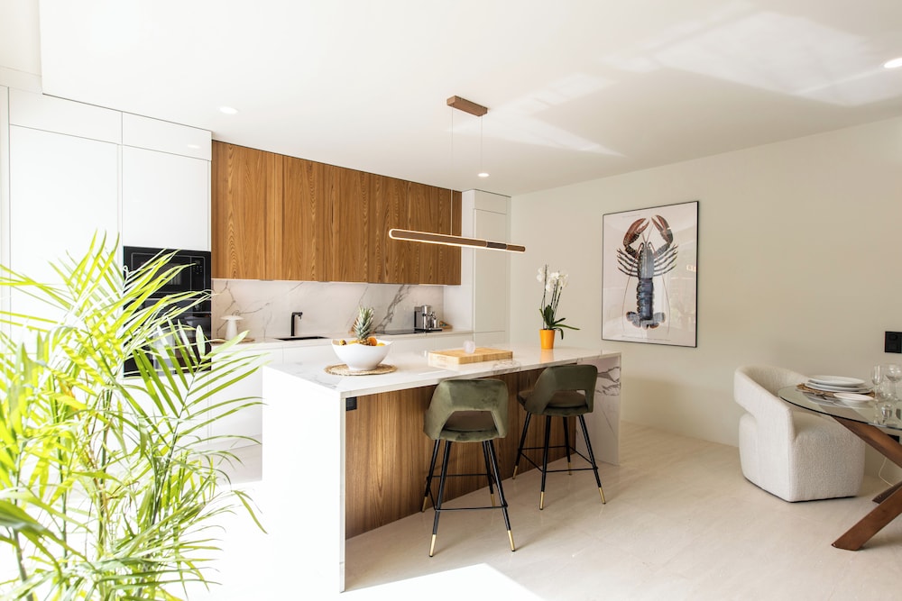 Deluxe Suite, 1 King Bed, Terrace, Garden View