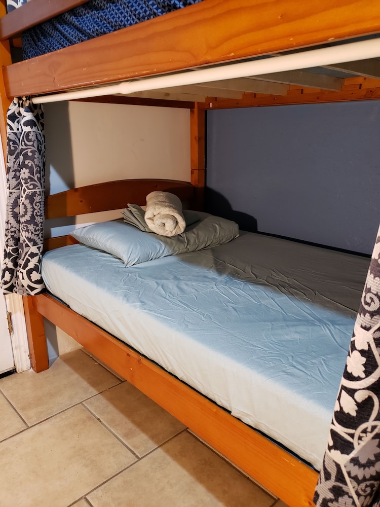 1 Twin Bed in a Mixed Shared Dormitory, Shared Bathroom photo 2