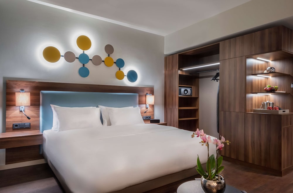 Deluxe Studio Suite, 1 King Bed with Sofa bed