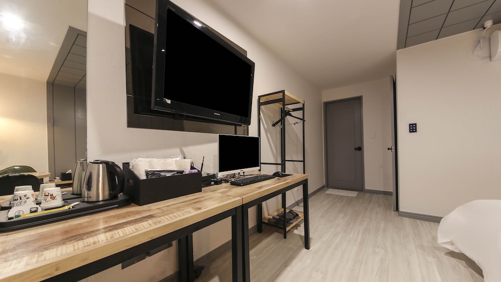 Twin Room - Photo 5