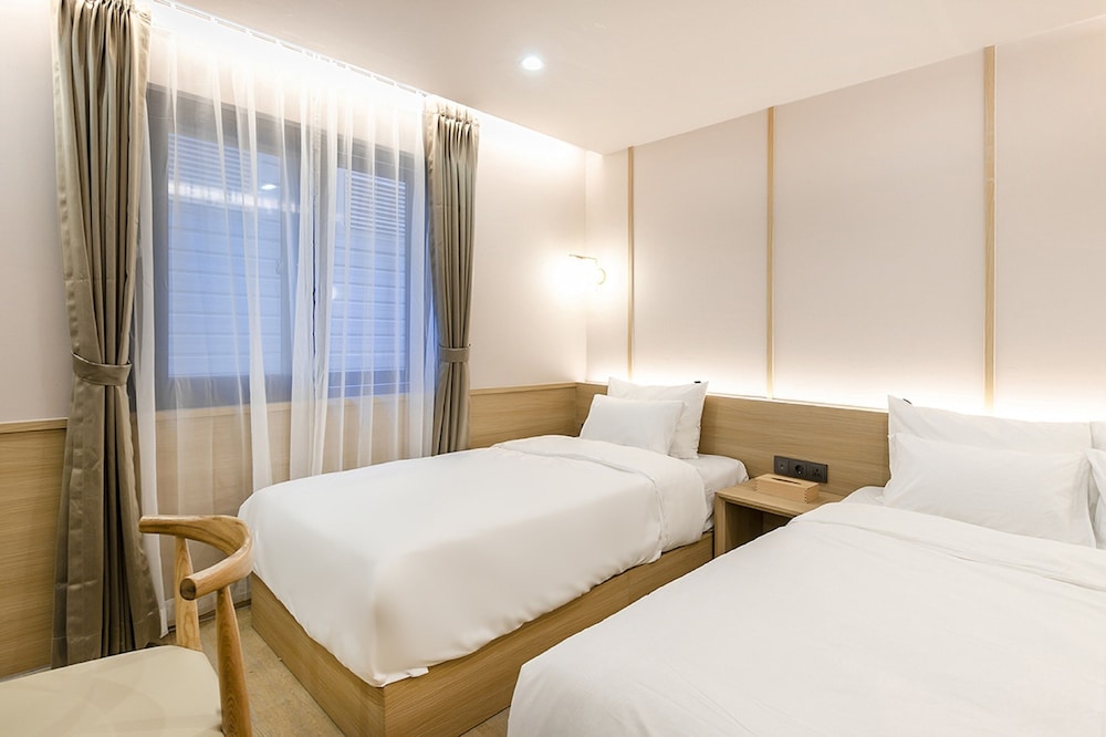 VIP Twin Room - Photo 11