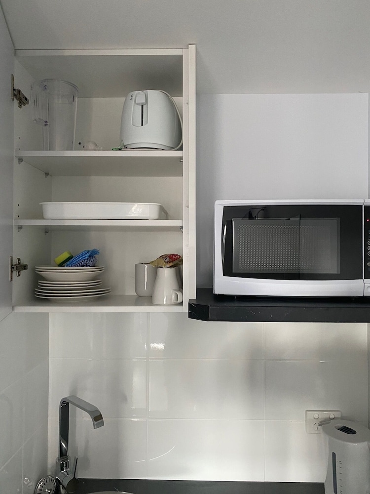 1 Bedroom Kitchenette photo 3