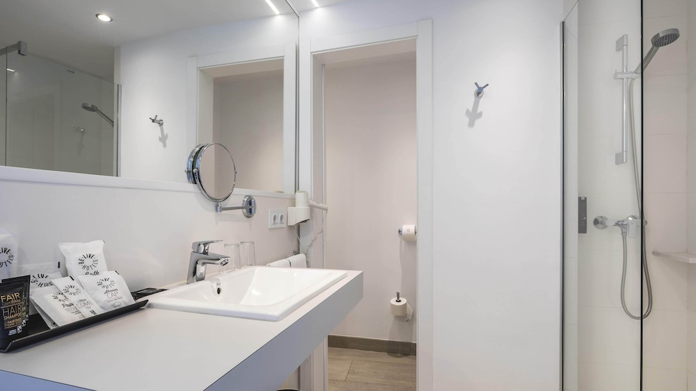 Superior Double Room, Sea View - Photo 8
