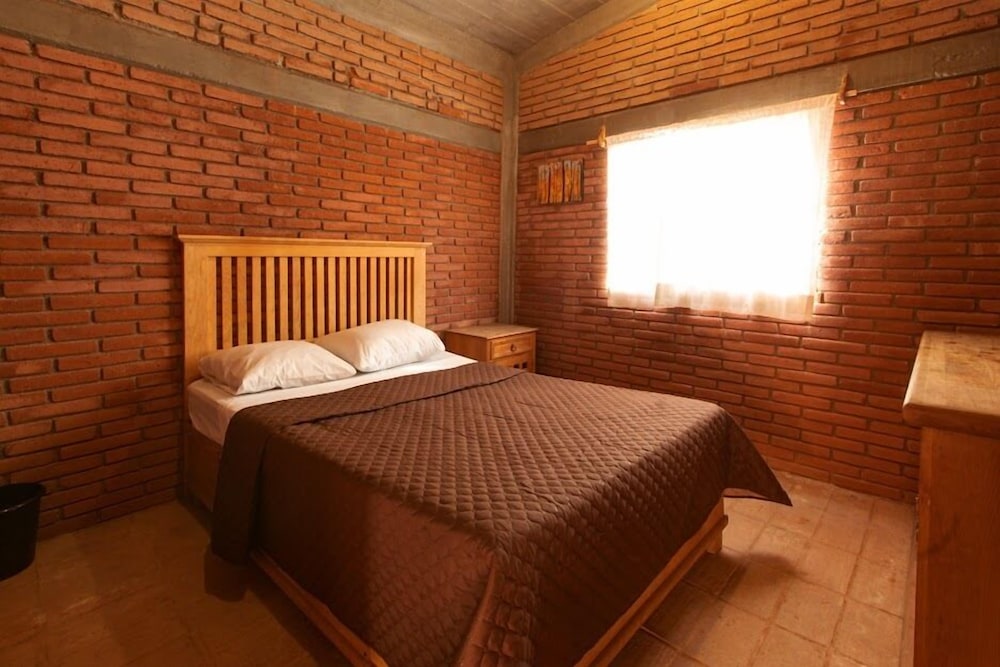 Bungalow, 2 Bedrooms - Photo 2