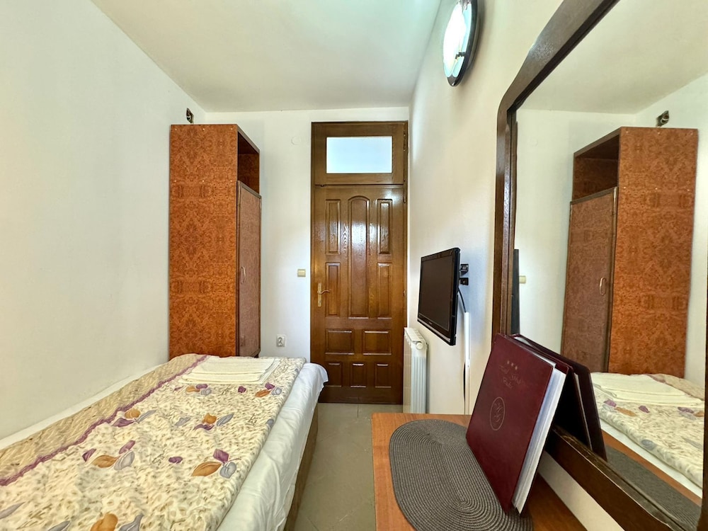 Basic Room photo 3