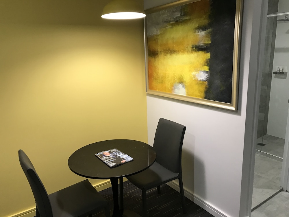 Modern Queen Suite + Grab n Go Bites