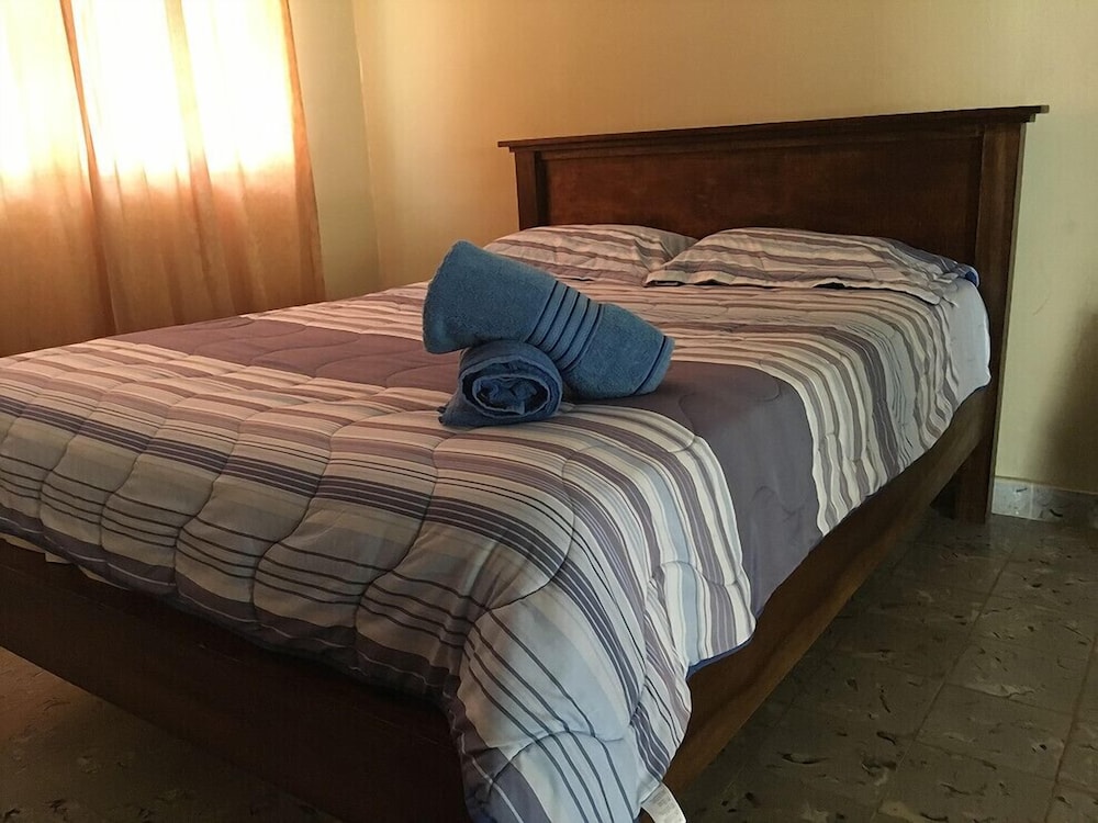 Standard Room, 1 Queen Bed, Pool View, Poolside
