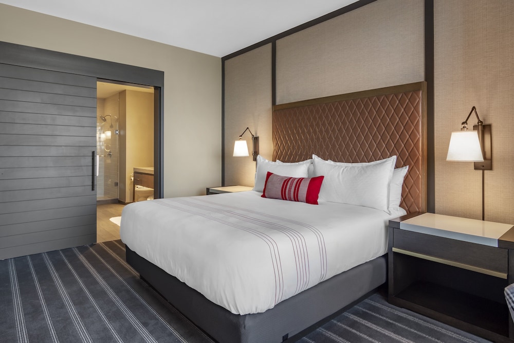 Executive Room, 1 King Bed (with View), photo 6