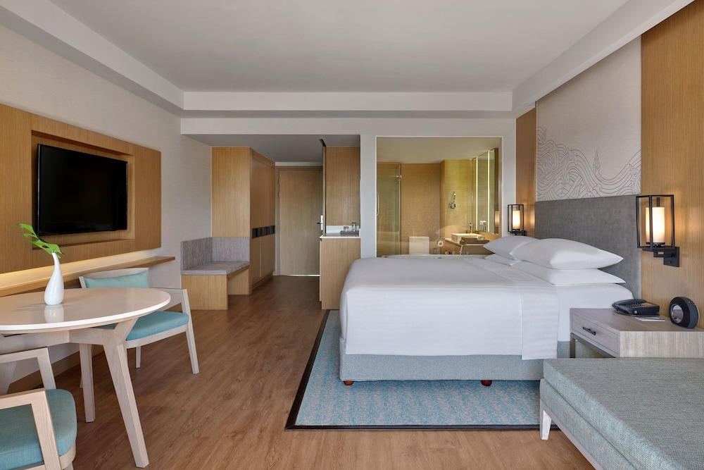 Room, 1 King Bed, Ocean View (Larger Guest room, Beach acc, Terrace) photo 3