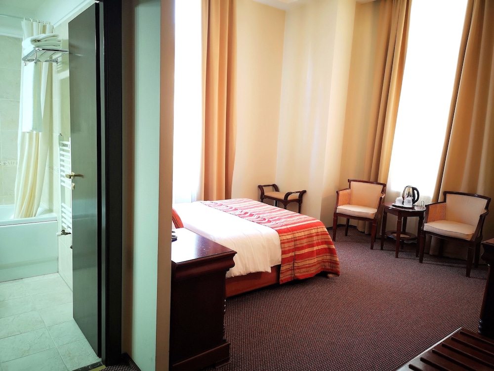 Standard Double Room - Photo 8