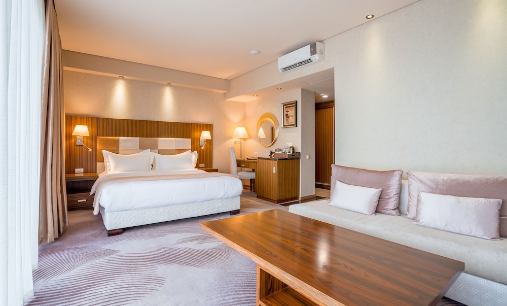 Deluxe Double Room, 1 King Bed, Pool View photo 2