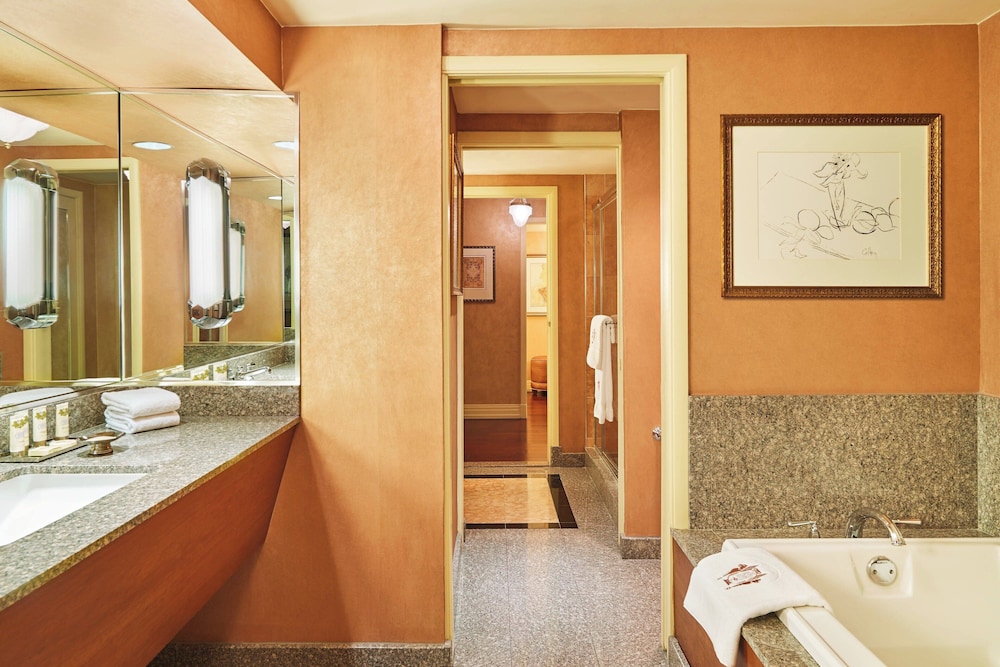 Royal Suite, 1 Bedroom, City View thumbnail 6