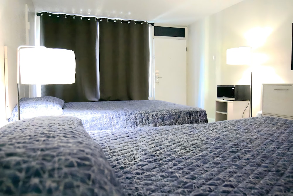 Room, 2 Double Beds, Non Smoking - Photo 5
