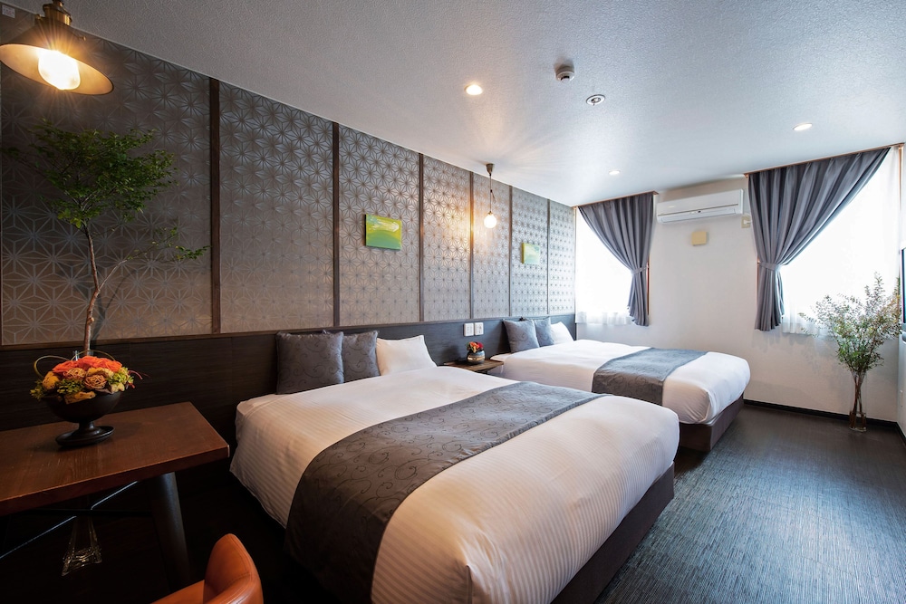 Basic Twin Room, 2 Queen Beds - Photo 1