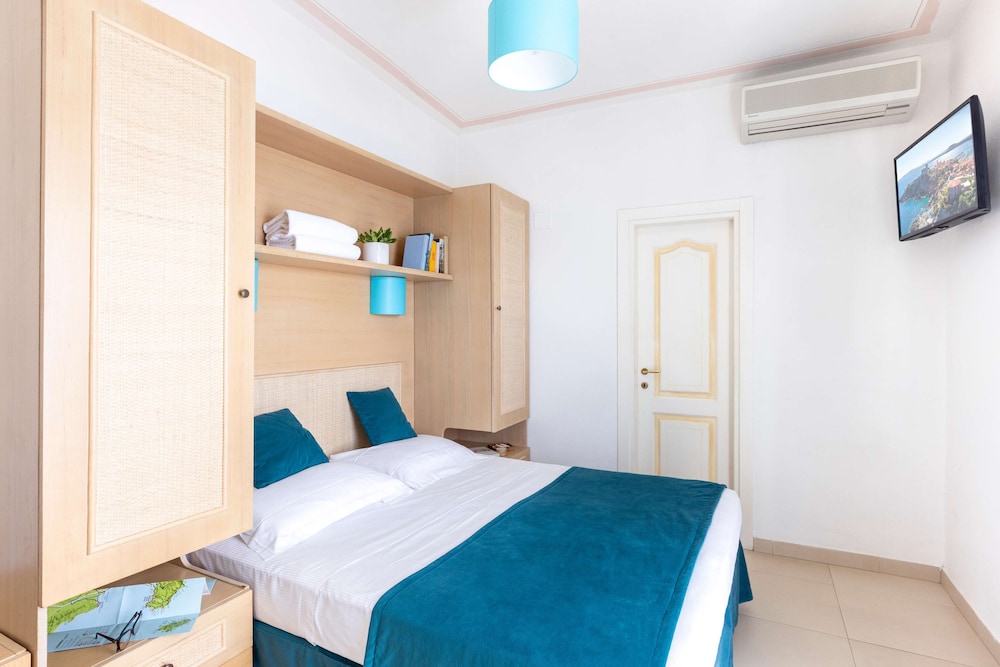 Superior Room, 1 Queen Bed photo 2