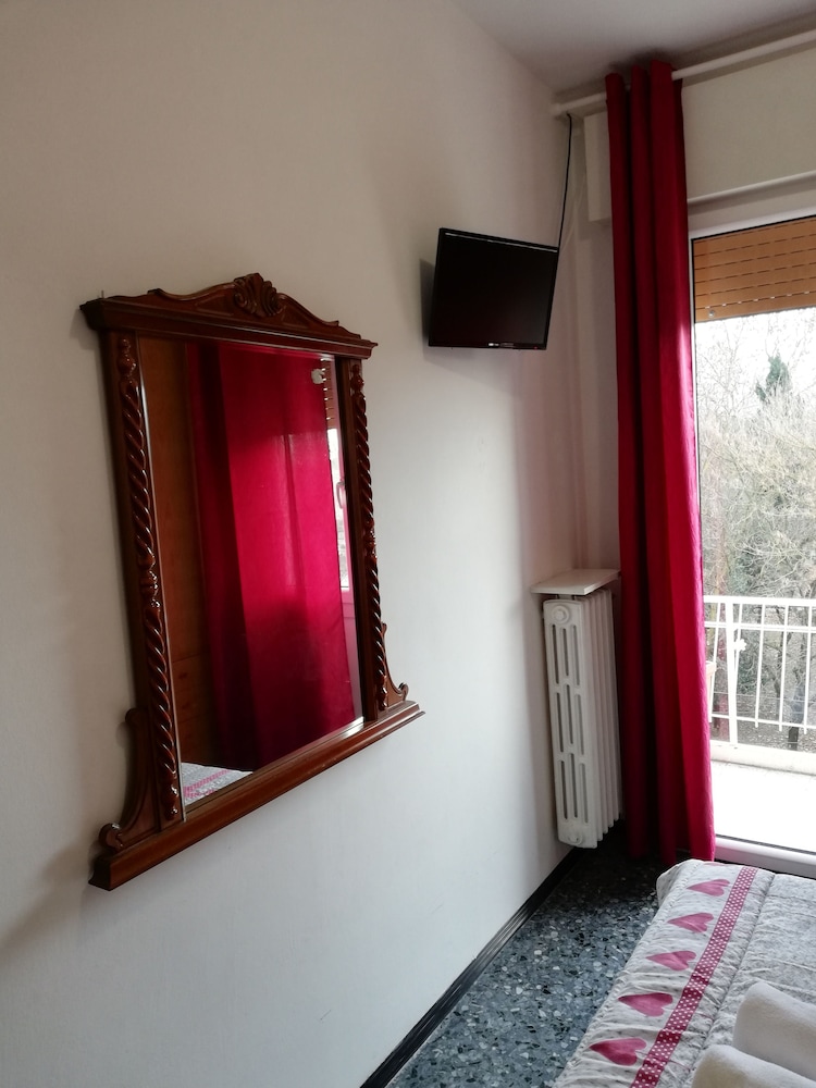 Standard Twin Room, 2 Twin Beds, City View photo 2
