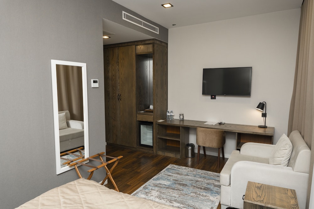 Standard Double or Twin Room - Photo 9