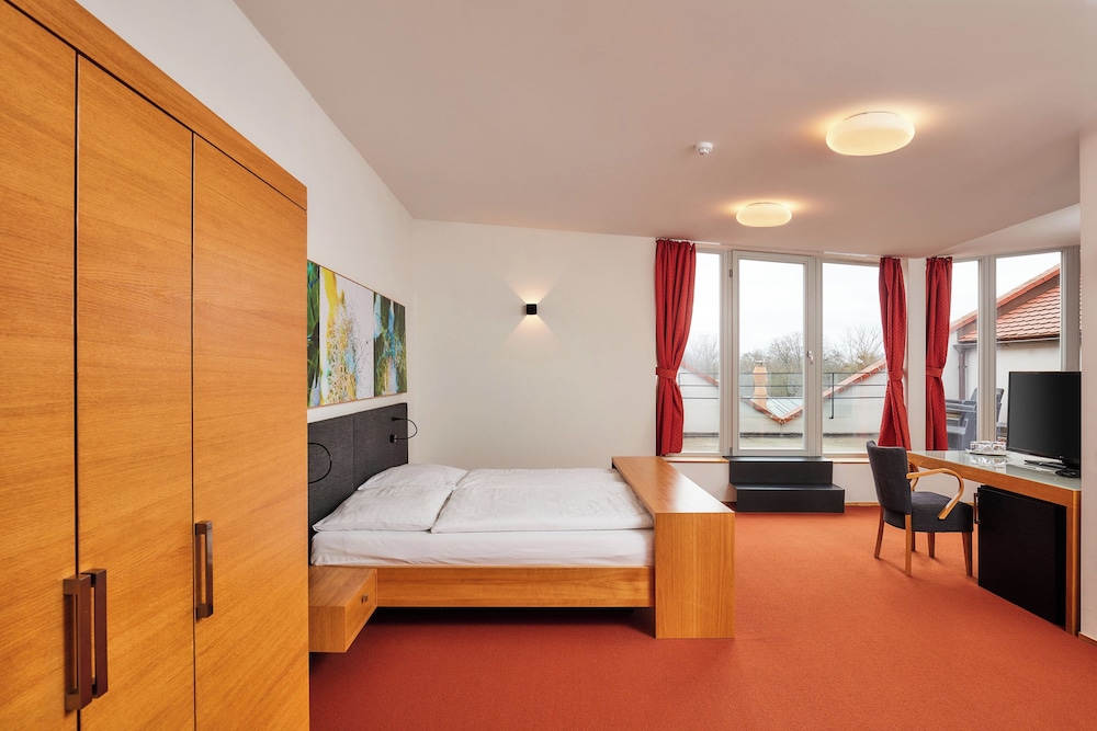 Royal Room photo 3