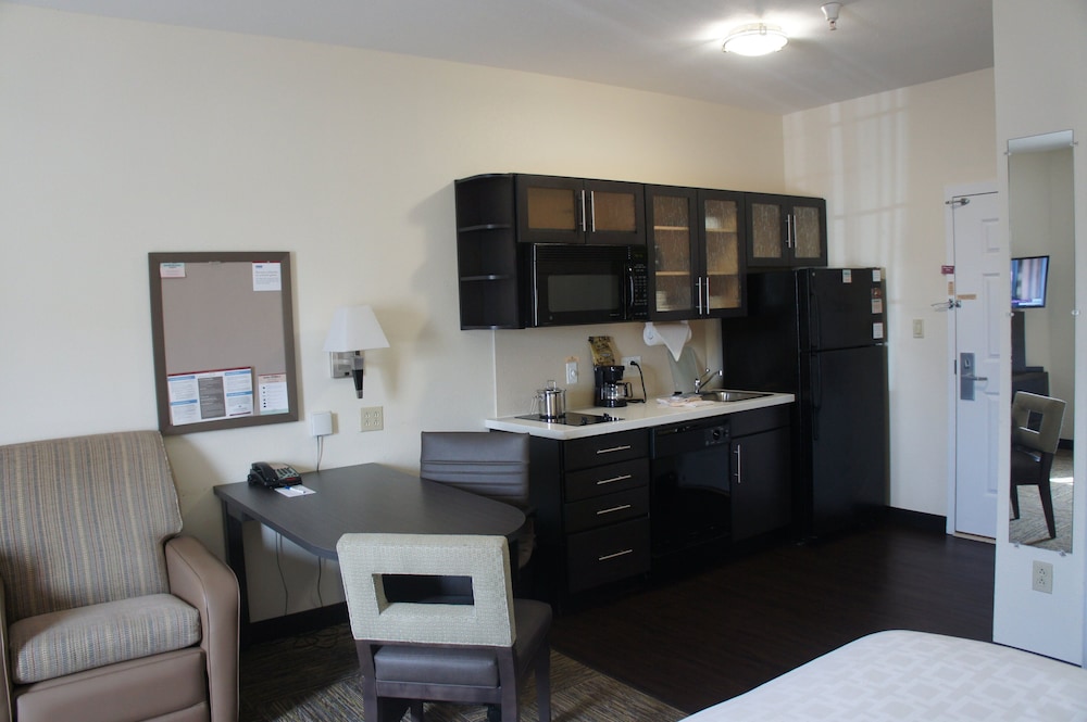 Suite, 1 Bedroom, Accessible (Comm, Mobil, Accessible Tub) - Photo 8