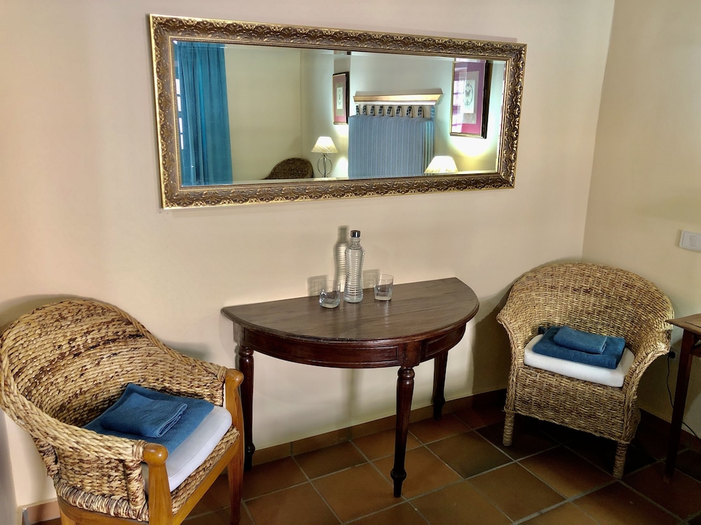 Standard Double Room, Shared Bathroom photo 2