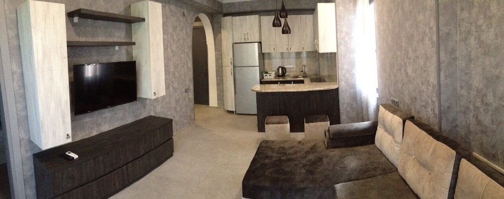 Luxury Apartment, 1 Queen Bed with Sofa bed, Balcony, Partial Sea View