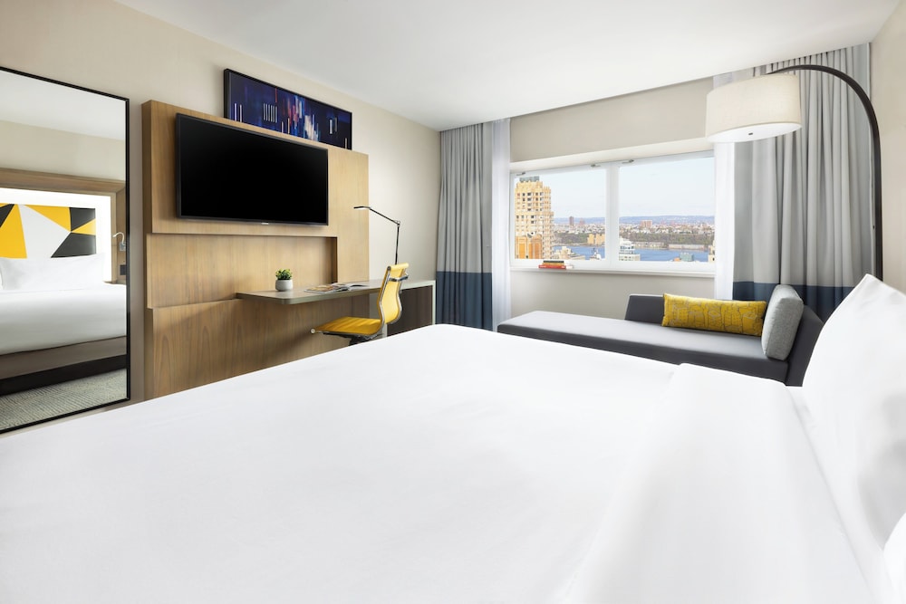 Superior Room, 1 King Bed (Hudson River View)