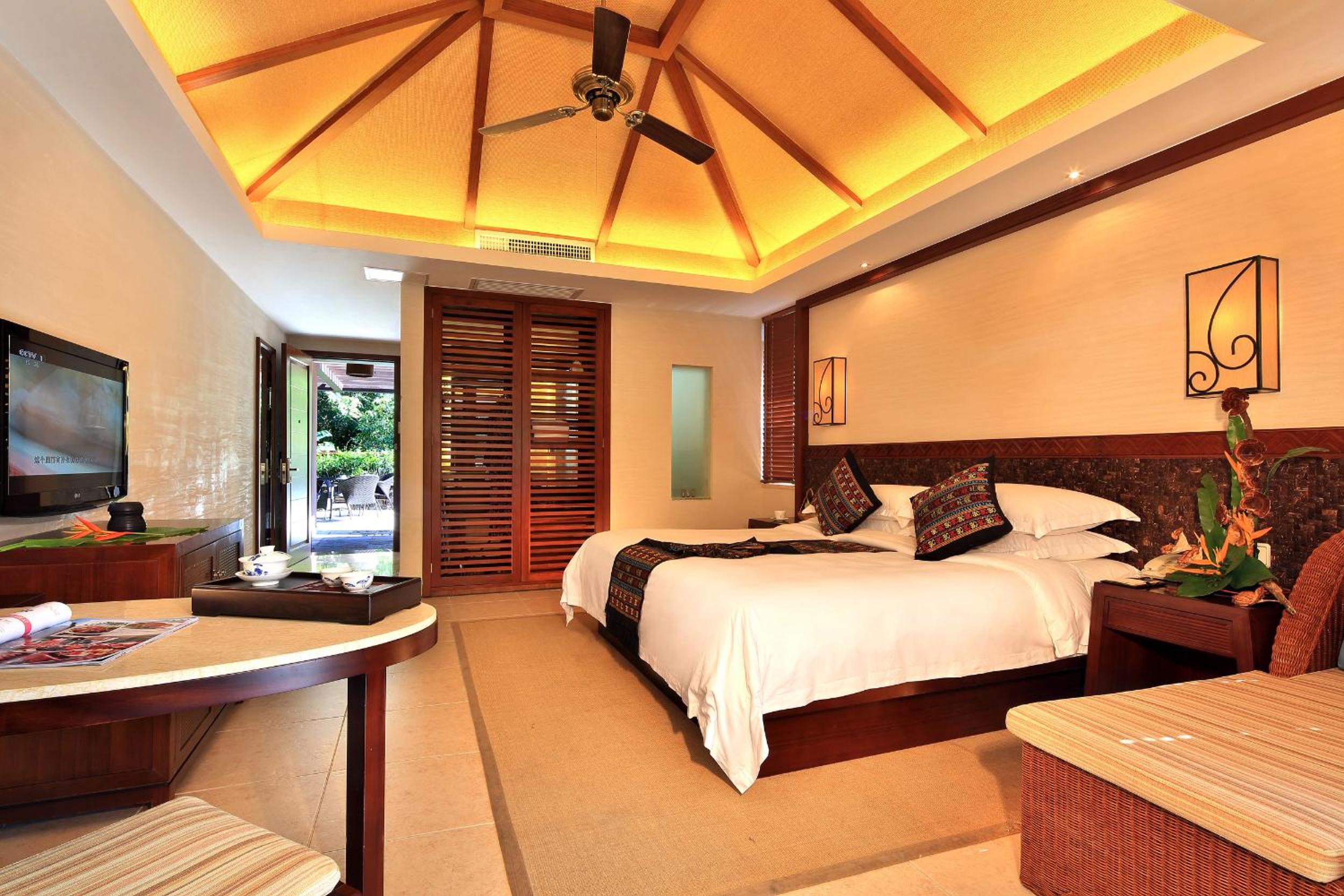 Queen Room with Garden View